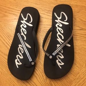 Sketchers silver & black flip flop slightly worn